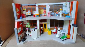Playmobil set Kinderziekenhuis 11 poppetjes veel accessoires beschikbaar voor biedingen