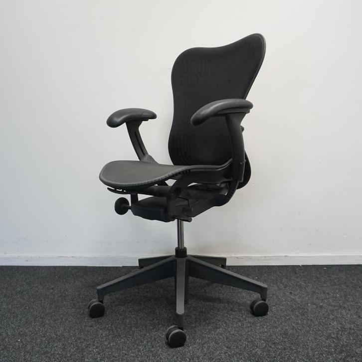 Herman Miller Mirra 2 Bureaustoelen | Zwart/Antraciet | Mesh, Huis en Inrichting, Bureaustoelen, Gebruikt, Bureaustoel, Zwart