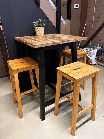 Ikea sta tafel incl drie houten krukken beschikbaar voor biedingen