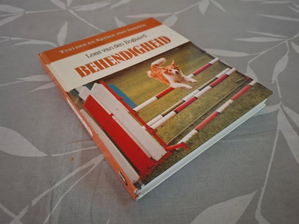 BEHENDIGHEID - Loes van den Bogaard  (HONDEN), Boeken, Ophalen of Verzenden, Zo goed als nieuw, Honden