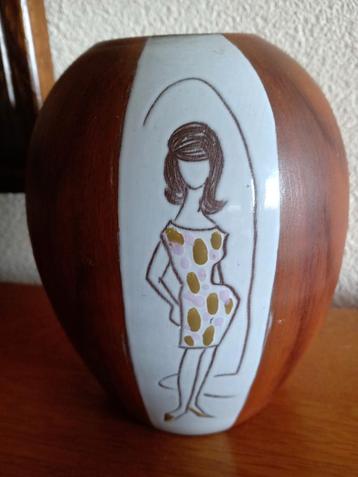 Prachtig 60s vaasje kerateak  beschikbaar voor biedingen