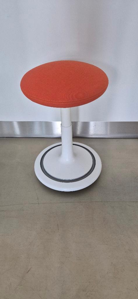 Hele mooie nieuwe ONGO Classic balanskruk aangeboden. Nieuw., Huis en Inrichting, Bureaustoelen, Nieuw, Bureaukruk, Oranje, Ergonomisch