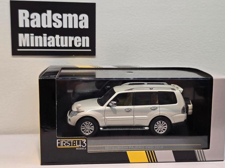 Mitsubishi Pajero 4WD 2010 - Parelwit - 1:43 First43, Hobby en Vrije tijd, Modelauto's | 1:43, Nieuw, Auto, Overige merken, Ophalen of Verzenden