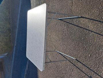 Campingtafel beschikbaar voor biedingen