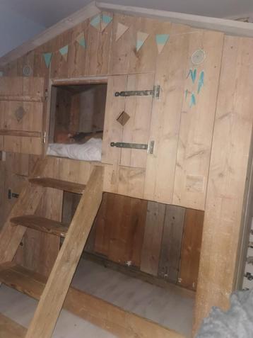 Boomhut bed beschikbaar voor biedingen