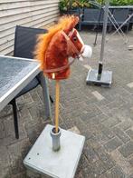 Leuke hobbyhorse, een paard met vaste stok. Ideaal voor kind, Ophalen of Verzenden, Zo goed als nieuw