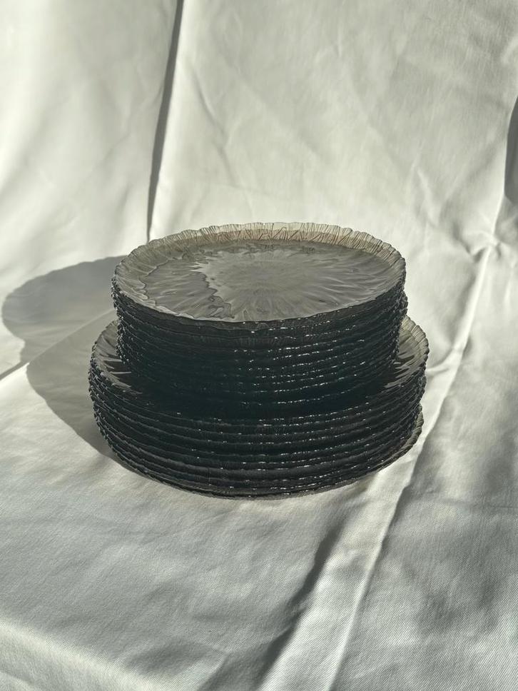 20 Arcoroc Marguerite rookglas borden, Huis en Inrichting, Keuken | Servies, Zo goed als nieuw, Bord(en), Overige stijlen, Glas