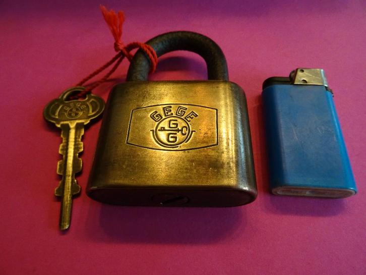 OUD ANTIEK HANGSLOT GEGE OOSTERIJK SLEUTEL SLOT KIST DOLK, Antiek en Kunst, Curiosa en Brocante, Ophalen of Verzenden