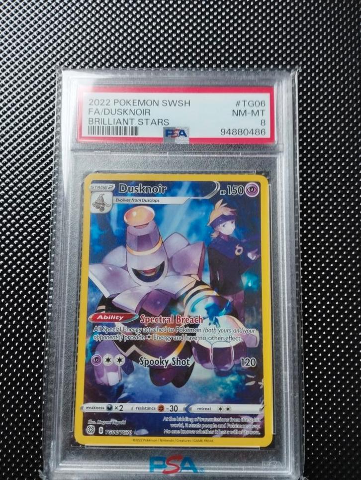 Dusknoir Holo Pokemon kaart Brilliant stars PSA8 NM, Hobby en Vrije tijd, Verzamelkaartspellen | Pokémon, Zo goed als nieuw, Ophalen of Verzenden