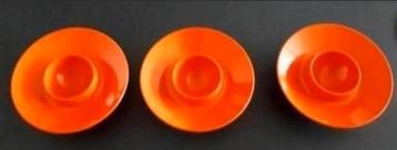Drie retro eierdopjes Esma Oranje beschikbaar voor biedingen