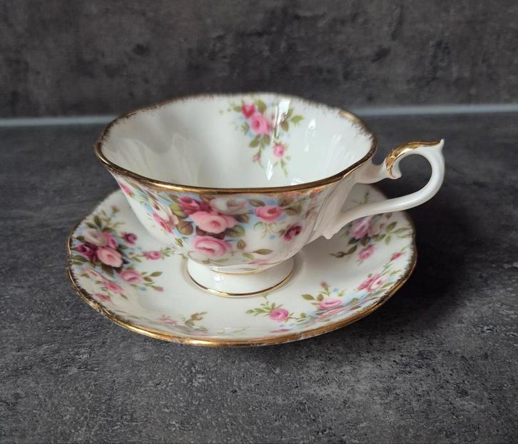 Royal Albert Avon Kop en Schotel - Cottage Garden, Huis en Inrichting, Keuken | Servies, Zo goed als nieuw, Kop(pen) en/of Schotel(s)