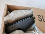 Nieuwe Yeezy Slide Granite grijs maat 39 ID4123, Slippers, Overige kleuren, Nieuw, Ophalen of Verzenden