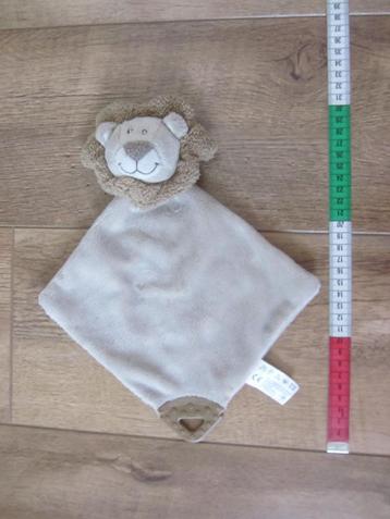 Daan Kromhout bruin pluche knuffeldoek leeuw rammel bijtstuk beschikbaar voor biedingen