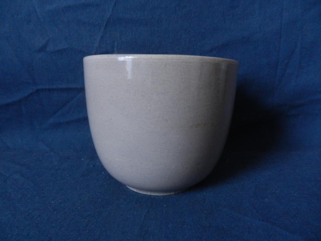 Beige geglazuurde bloempot ADCO Groningen 2110[a] h. 8,6 cm, Antiek en Kunst, Antiek | Keramiek en Aardewerk, Ophalen of Verzenden