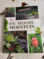 Julia Voskuil - De mooie moestuin, Boeken, Wonen en Tuinieren, Julia Voskuil, Ophalen of Verzenden, Moestuin, Zo goed als nieuw