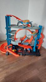 Hot wheels garage met haai en 3 auto's, Zo goed als nieuw, Ophalen, Handmatig, Hot Wheels