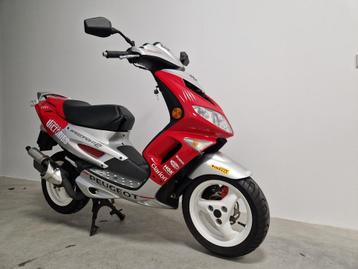 UNIEK: Peugeot speedfight II met 1768 km ALS NIEUW origineel beschikbaar voor biedingen