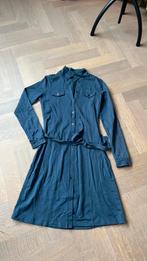 Jurk van carola van benthum. Maat m. Blauw grijs. Knielengte, Maat 38/40 (M), Blauw, Ophalen of Verzenden, Zo goed als nieuw