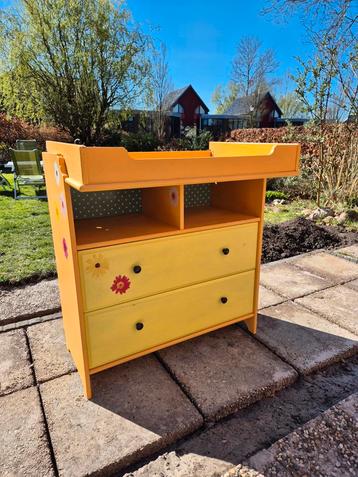 Leuke kleurrijke commode met 2 grote lades! beschikbaar voor biedingen