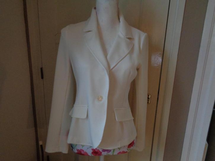 NIEUW: RINASCIMENTO jasje:mt M, Kleding | Dames, Jasjes, Kostuums en Pakken, Nieuw, Maat 38/40 (M), Wit, Ophalen of Verzenden
