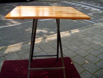 ZEER MOOIE NIEUWE PRAAT STA TAFEL. beschikbaar voor biedingen