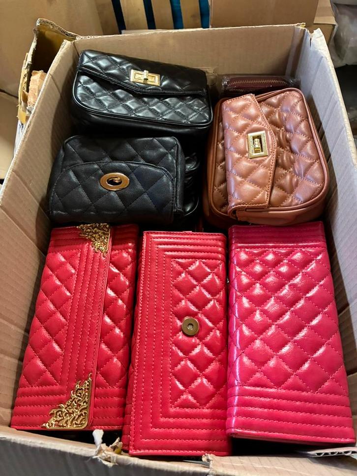 Te koop partij 330 st  dames portemonnee s, Diversen, Rommelmarktspullen, Nieuw, Ophalen