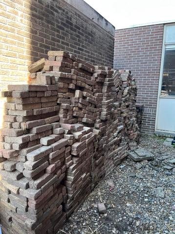 Gratis klinkers beschikbaar voor biedingen