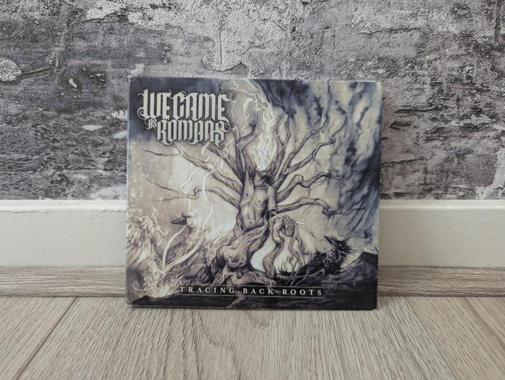 We Came As Romans: Tracing Back Roots (L.E.)[CD/DVD], Cd's en Dvd's, Cd's | Hardrock en Metal, Zo goed als nieuw, Verzenden