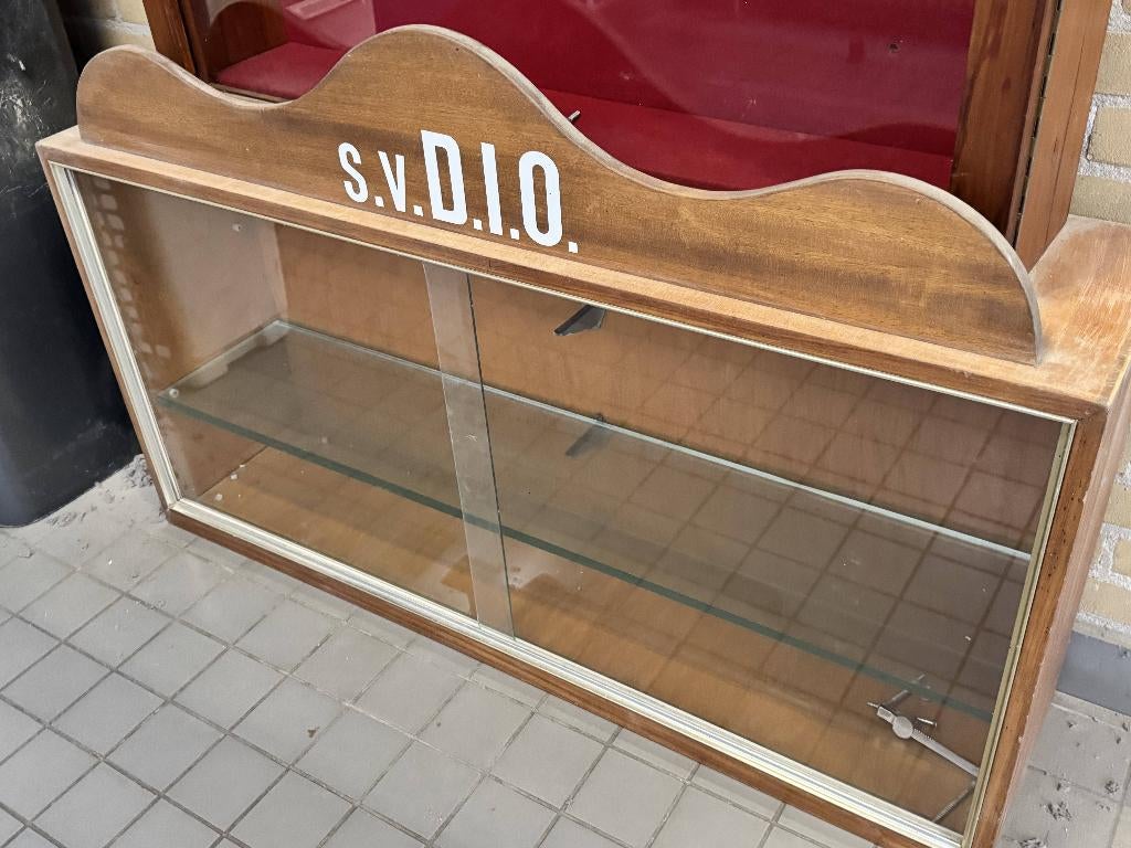 Prijzen/beker kast, Huis en Inrichting, Kasten | Vitrinekasten, Ophalen, 100 tot 150 cm, Teakhout, Minder dan 100 cm