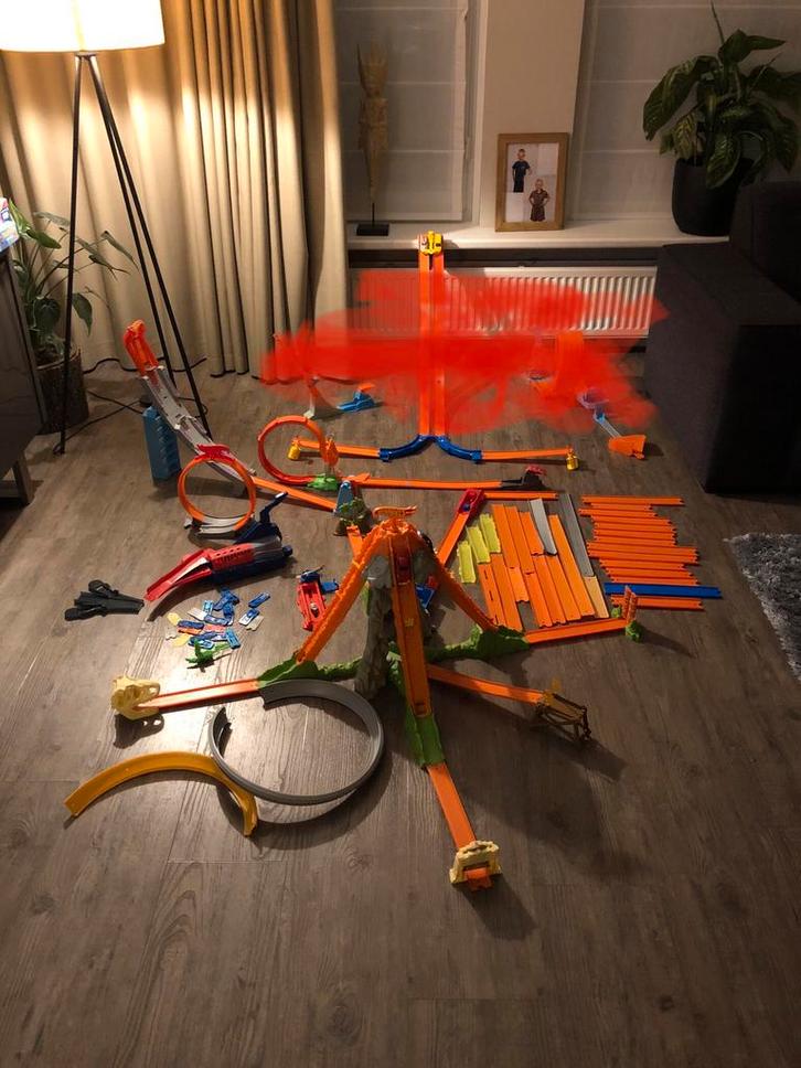 Groot Hot Wheels Baan Pakket met Vulkaan & Loopings!, Kinderen en Baby's, Speelgoed | Racebanen, Gebruikt, Racebaan, Handmatig
