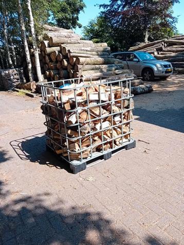 Droog essen haardhout stookhout beschikbaar voor biedingen