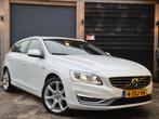 Volvo V60 T4 180pk automaat Ocean Race Parelmoer wit, Auto's, 1596 cc, Zwart, 4 cilinders, Wit