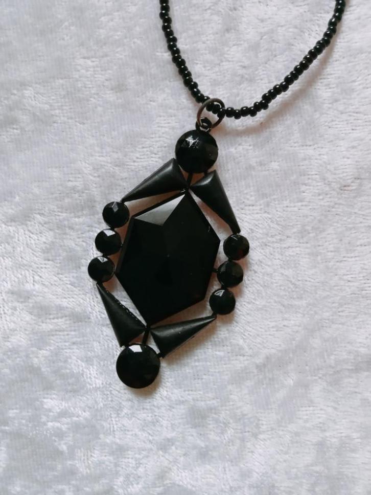 Mooie Gitten Art Deco Hanger aan fijne Gitten Ketting, Sieraden, Tassen en Uiterlijk, Antieke sieraden, Hanger, Overige materialen