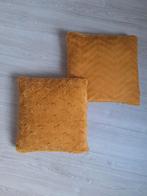2 Okergele Sierkussens Leen Bakker 40x40cm, Huis en Inrichting, Woonaccessoires | Kussens, Ophalen of Verzenden, Zo goed als nieuw
