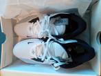 Kyrie low 5, Sport en Fitness, Basketbal, Ophalen of Verzenden, Nieuw, Schoenen