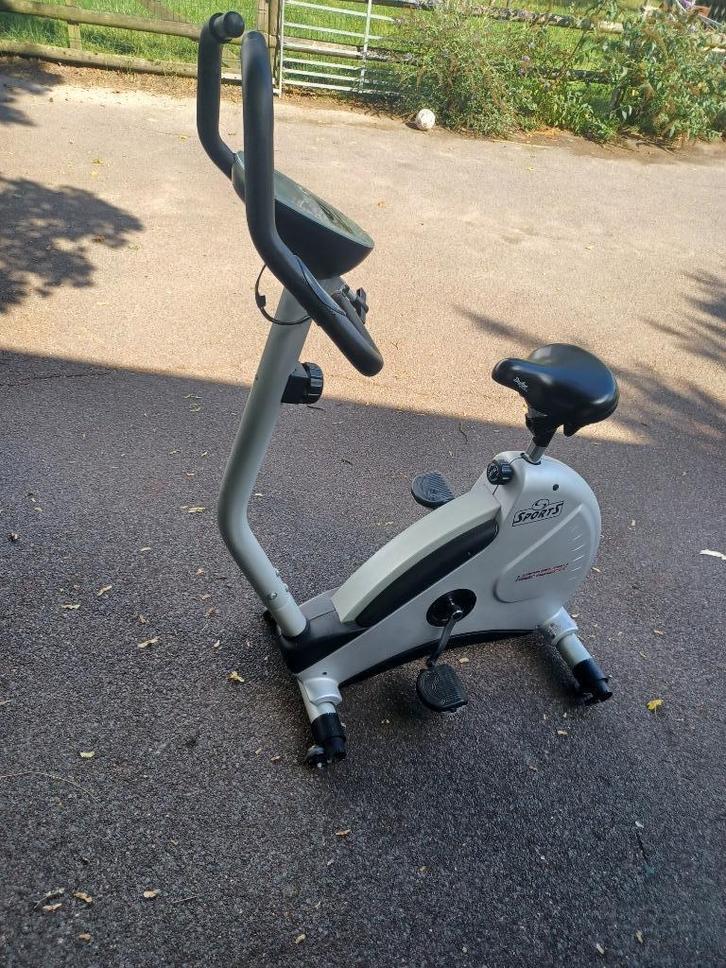 hometrainer makkelijk instelbaar, ook zadel, verrijdbaar,, Sport en Fitness, Fitnessapparatuur, Gebruikt, Hometrainer, Benen, Buik