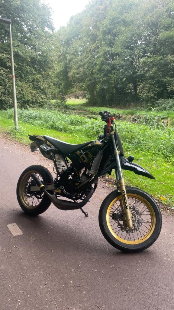 Brommer 86cc top peformance, Fietsen en Brommers, Brommers | Derbi, Gebruikt, Maximaal 45 km/u, Ophalen