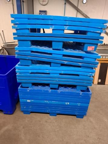 25 PVC pallets beschikbaar voor biedingen