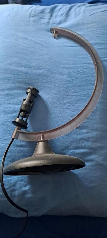 Wereldbol lamp beschikbaar voor biedingen