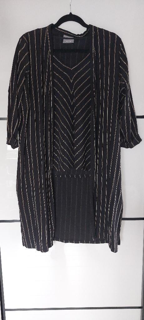 Zwarte dames top met vestje C&A, Kleding | Dames, Tops, Zo goed als nieuw, Maat 34 (XS) of kleiner, Zwart, Zonder mouw, Ophalen of Verzenden