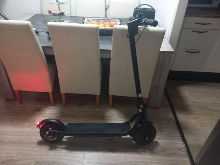 Elektrische Step, Fietsen en Brommers, Steps, Zo goed als nieuw, Elektrische step (E-scooter), Ophalen