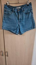 Pull and bear hot pants maat 34, Kleding | Dames, Overige jeansmaten, Pull & Bear, Gedragen, Verzenden
