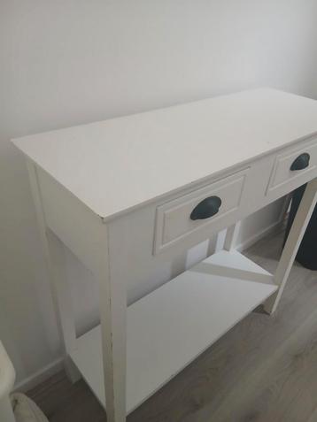 Tafel en ledikant  beschikbaar voor biedingen