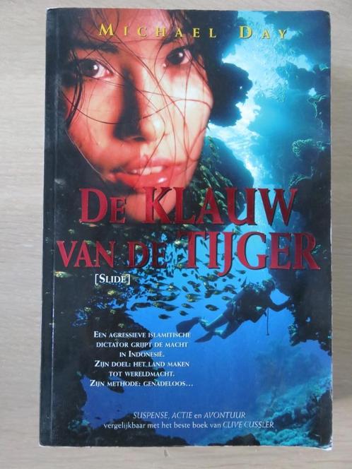 De klauw van de tijger - Michael Day, Boeken, Romans, Zo goed als nieuw, Nederland, Ophalen of Verzenden