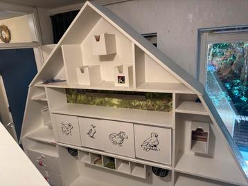 Gratis!Super leuke speelgoed/opbergkast voor in kinderkamer! beschikbaar voor biedingen