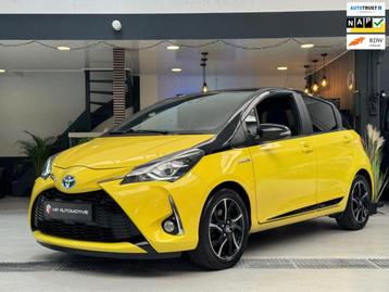 Toyota Yaris 1.5 Hybrid Premium Bi-Tone Plus|Panoramadak|Cam beschikbaar voor biedingen