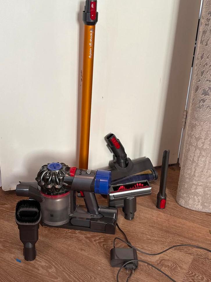 Dyson V8 Absolute Stofzuiger helemaal gereinigd, Witgoed en Apparatuur, Stofzuigers, Gebruikt, Stofzuiger, Reservoir, Ophalen of Verzenden