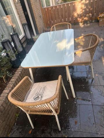 Wicker Tuinset met Tafel en 3 Stoelen beschikbaar voor biedingen