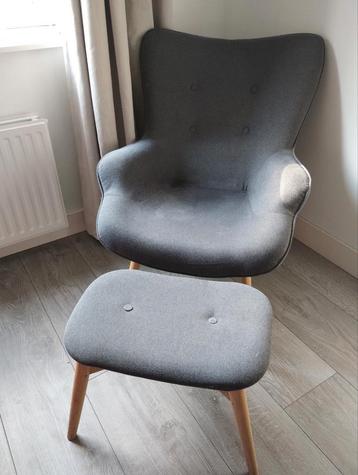 Grijze Fauteuil met Voetenbank beschikbaar voor biedingen