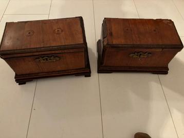 Antieke opbergkistjes, strijkijzer, ketel, kolenschep, vaas+ beschikbaar voor biedingen